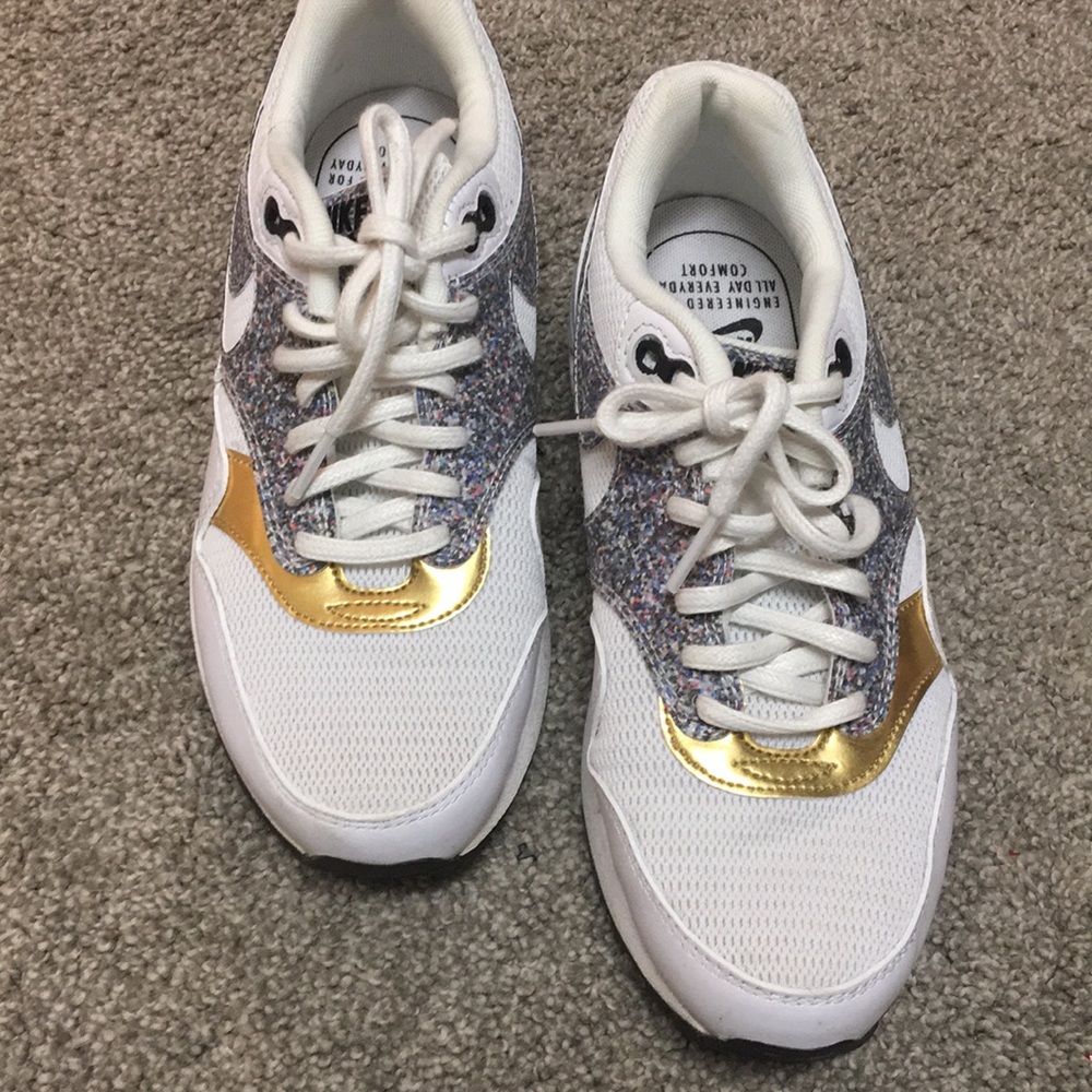 Nike Air Max size 6.5. Excellent condition!